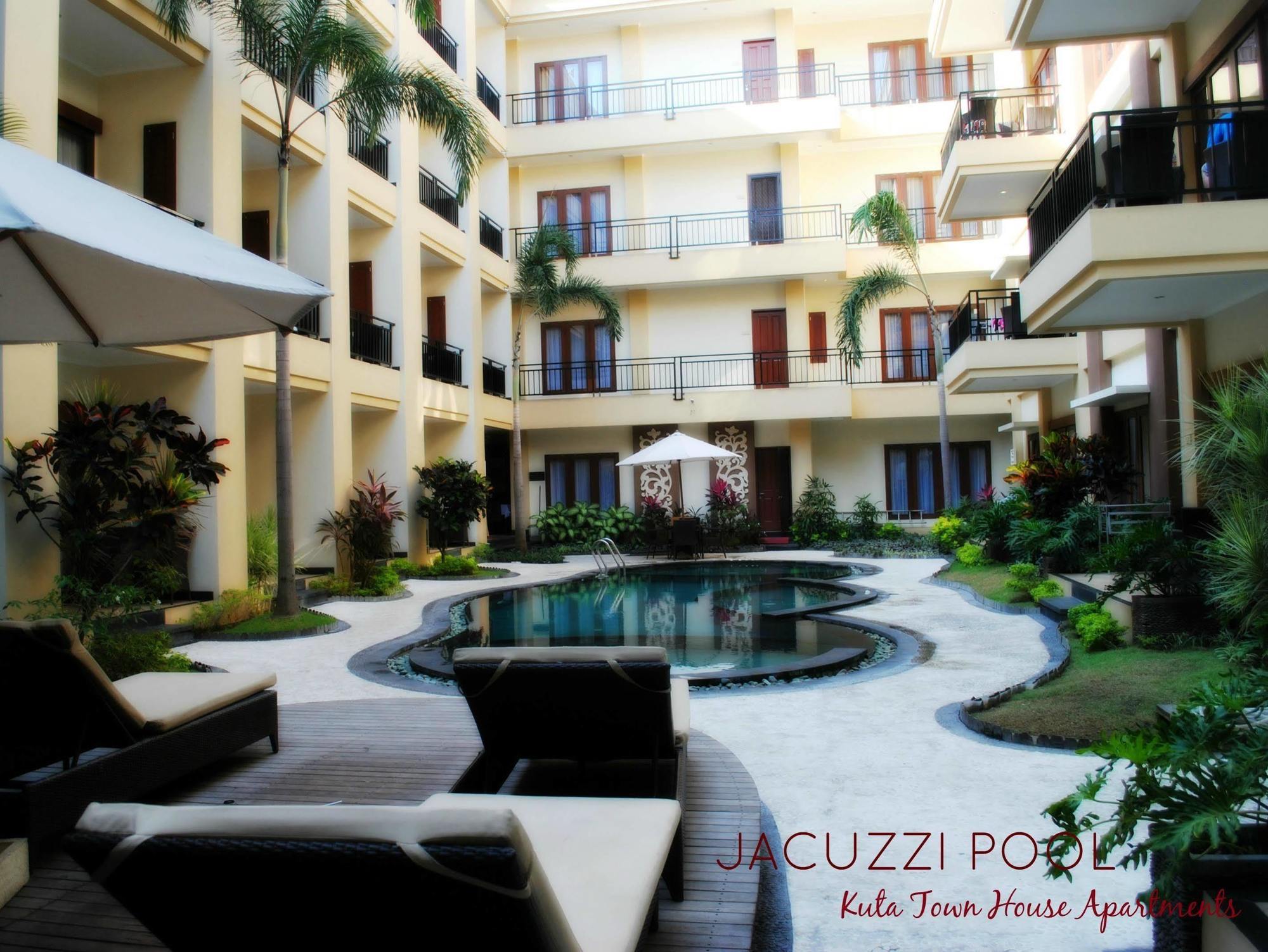 Kuta Town House Apartments Exterior foto